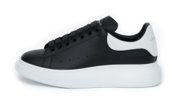 OVERSIZED WHITE BLACK